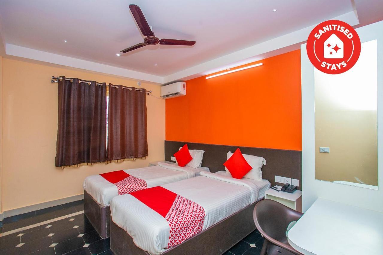 Oyo 22837 Chairmen'S Hotel Bangalore Esterno foto