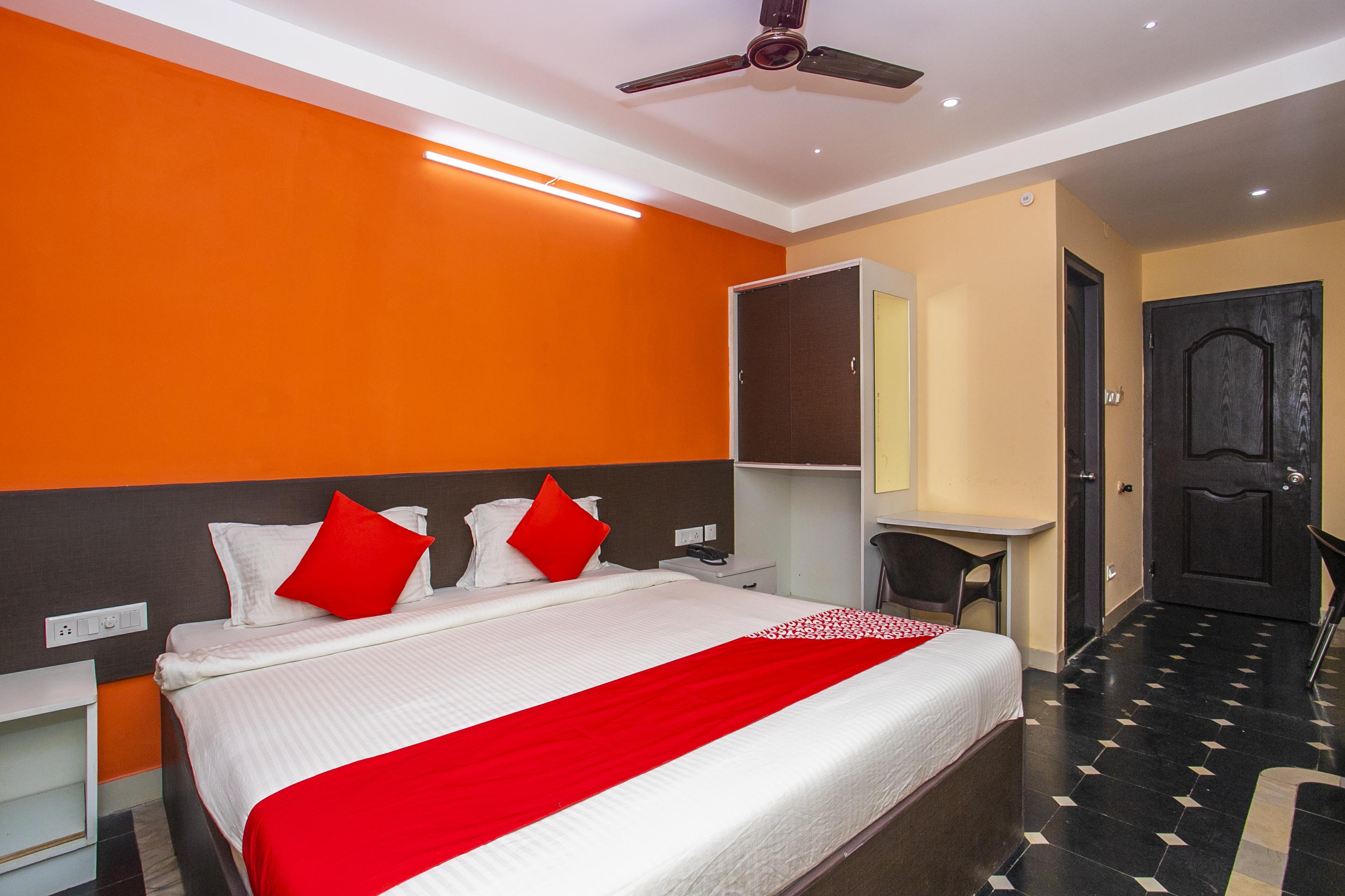 Oyo 22837 Chairmen'S Hotel Bangalore Esterno foto