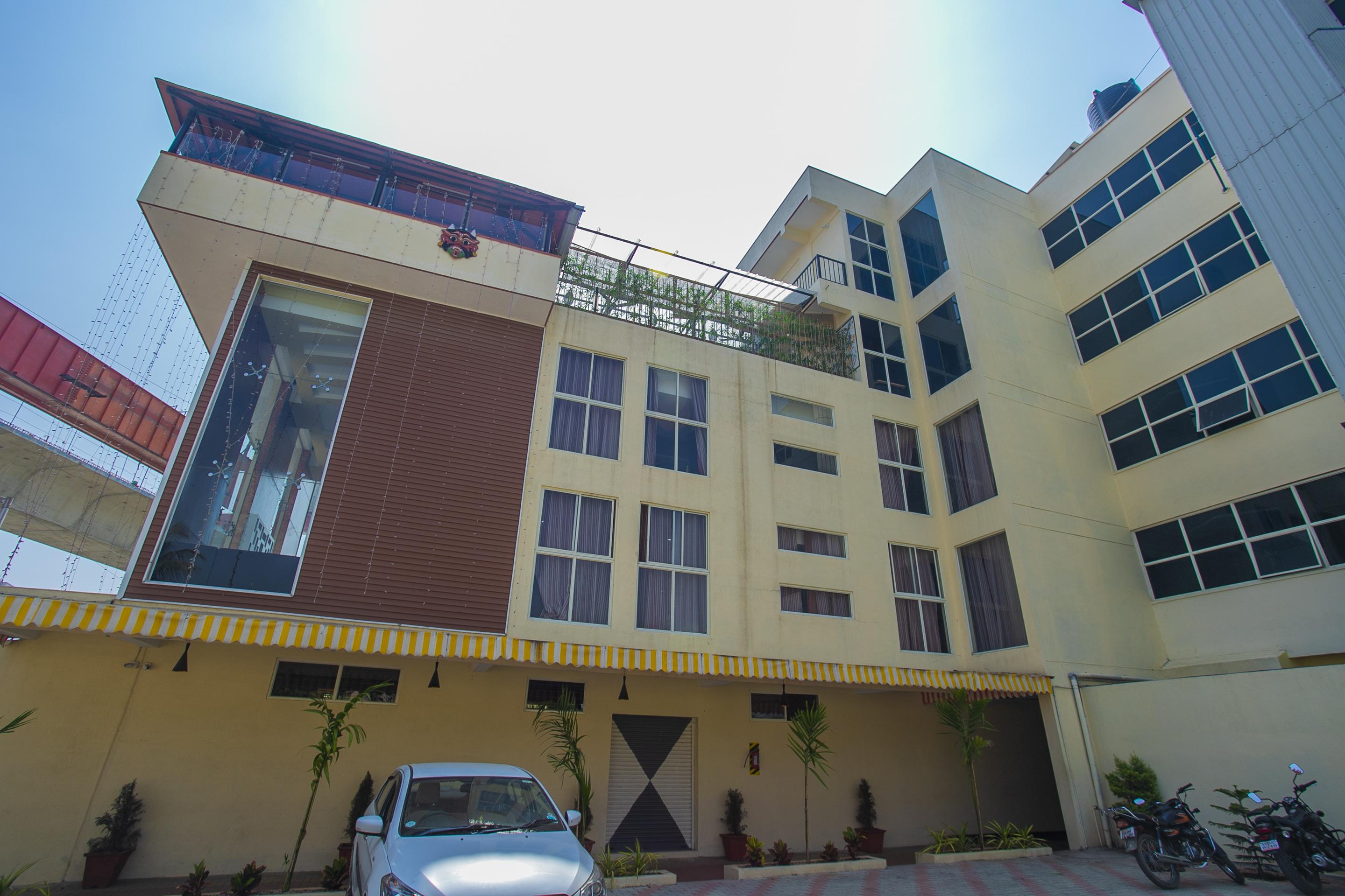 Oyo 22837 Chairmen'S Hotel Bangalore Esterno foto