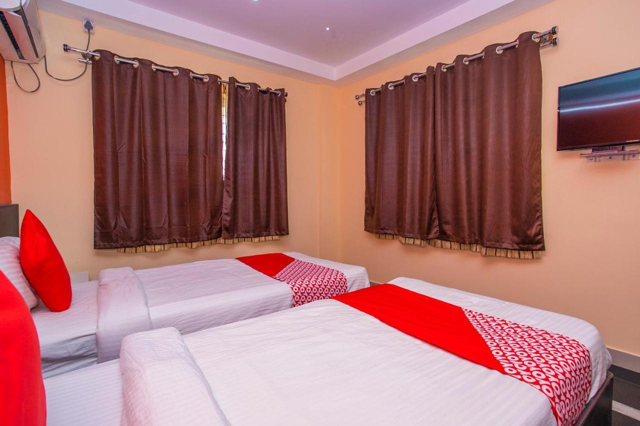 Oyo 22837 Chairmen'S Hotel Bangalore Esterno foto