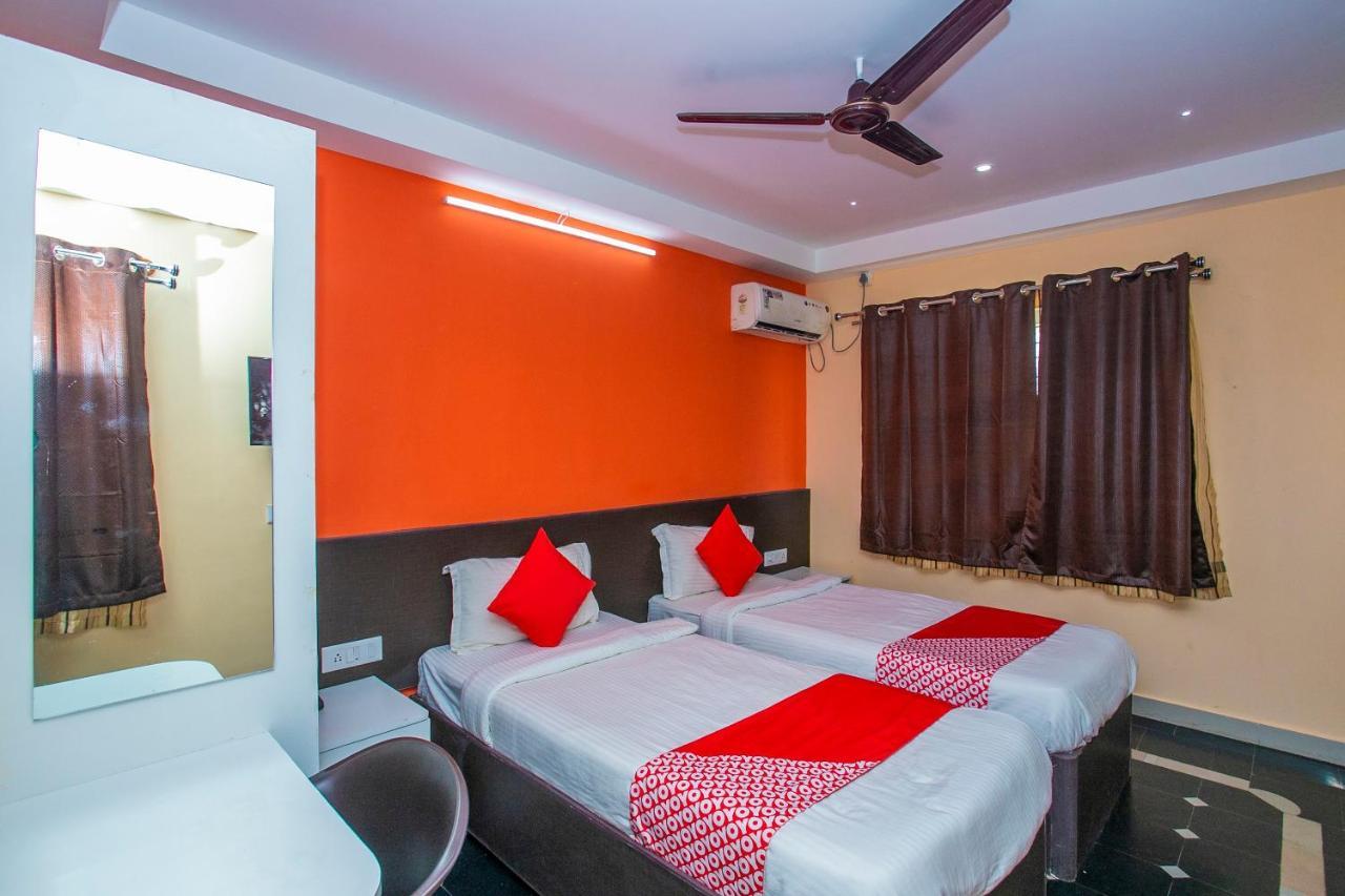 Oyo 22837 Chairmen'S Hotel Bangalore Esterno foto