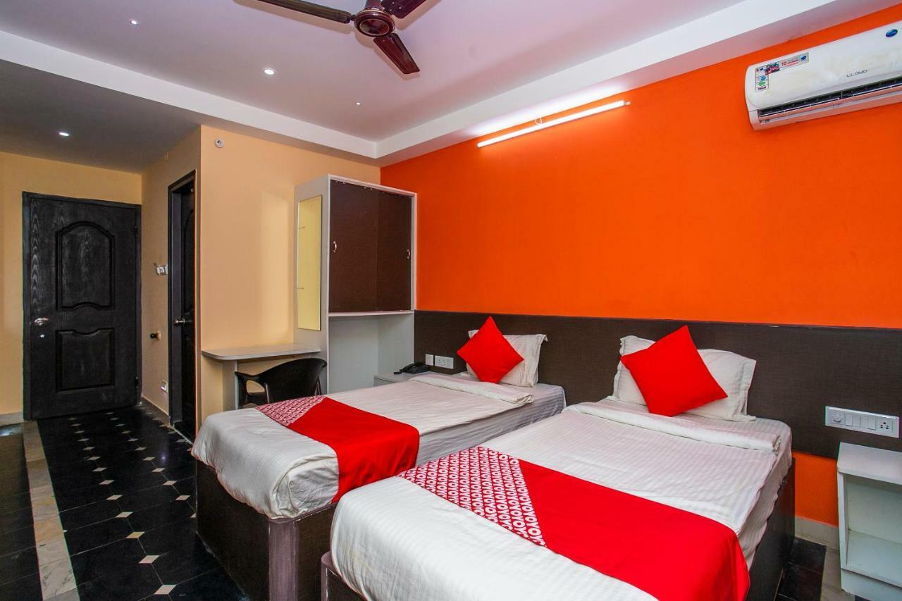 Oyo 22837 Chairmen'S Hotel Bangalore Esterno foto