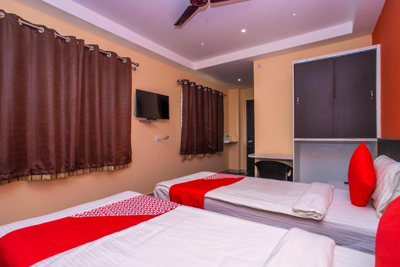 Oyo 22837 Chairmen'S Hotel Bangalore Esterno foto