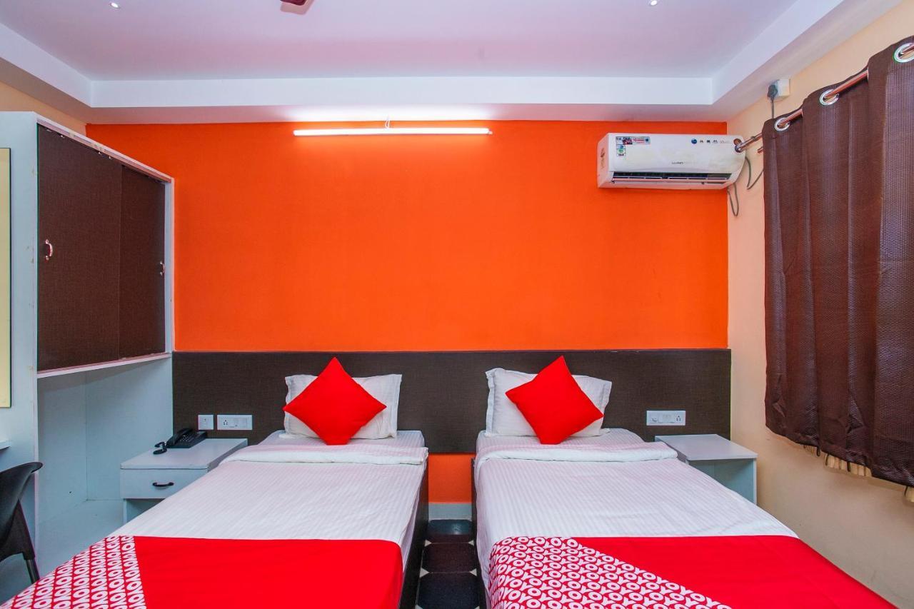 Oyo 22837 Chairmen'S Hotel Bangalore Esterno foto